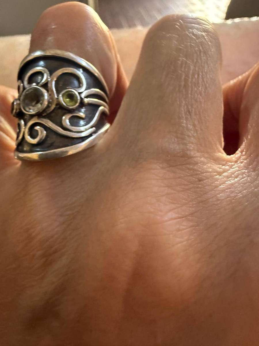 Sterling silver ring with beautiful pattern details