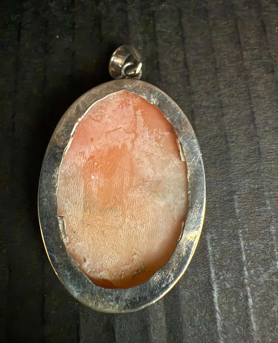 Sterling silver cameo pendant