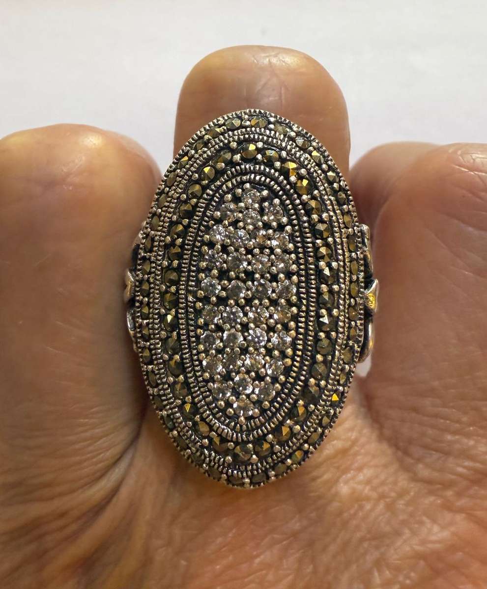 Sterling silver heavy ring with marcasite & Clear stones