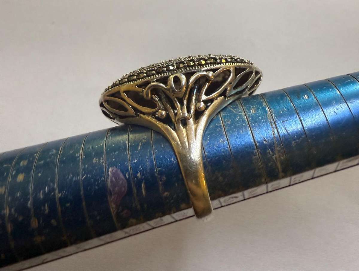 Sterling silver heavy ring with marcasite & Clear stones