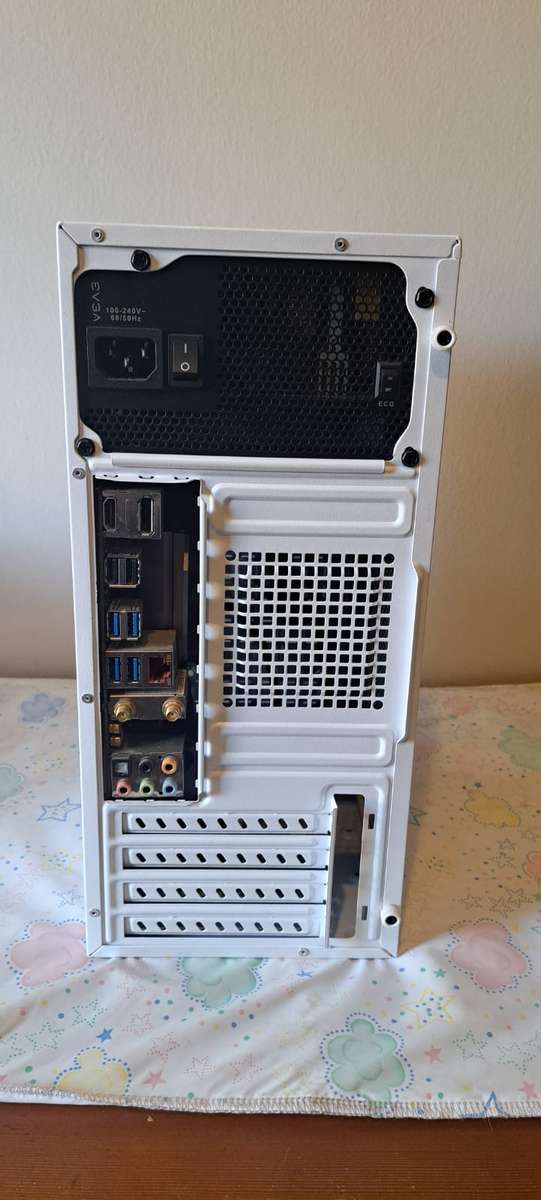 Complete Mini ITX Computer: Intel i7 7700 , B250i Strix , Corsair Vengeance 2x8GB DDR4 , EVGA 750W
