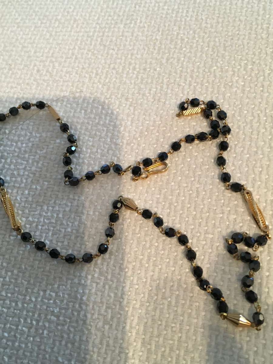 Absolutely Stunning 18k Yellow Gold and Obsidian Necklace