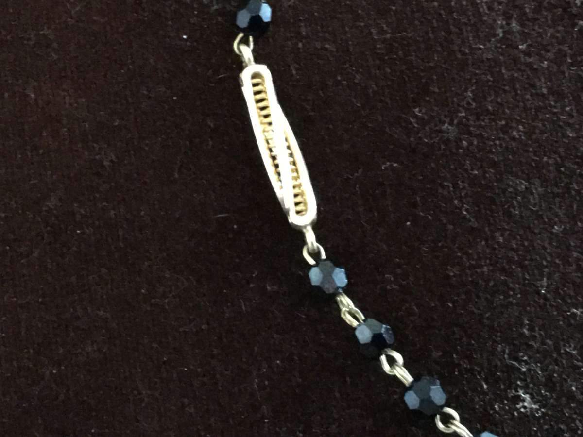 Absolutely Stunning 18k Yellow Gold and Obsidian Necklace