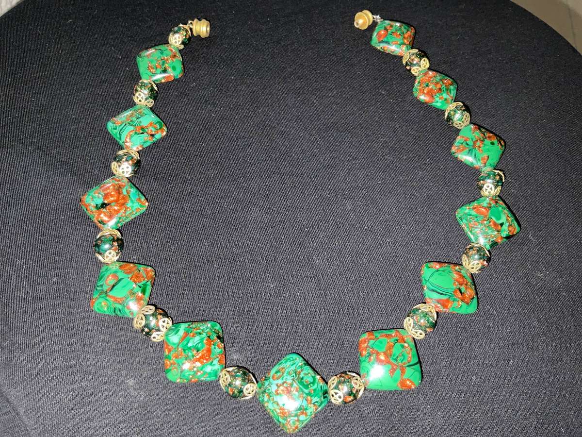 A stunning vintage green and gold aventurine necklace