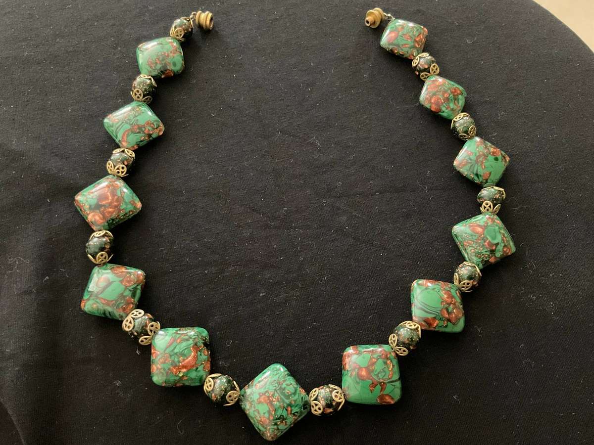 A stunning vintage green and gold aventurine necklace