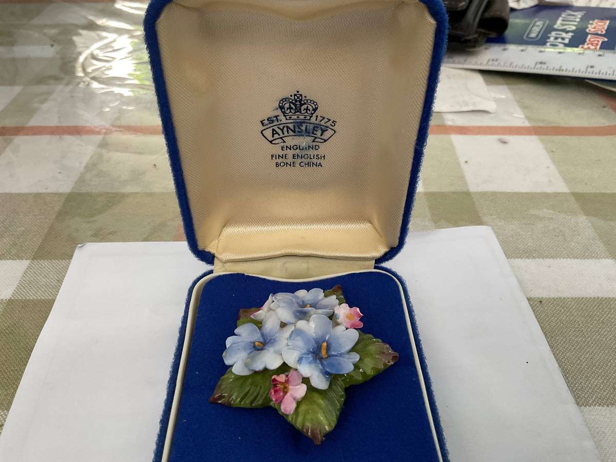 A pretty fine bone china boxed Aynsley brooch
