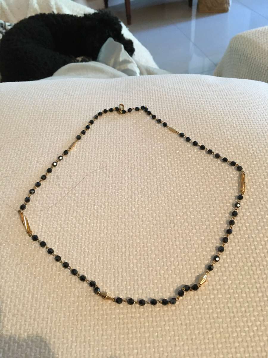Absolutely Stunning 18k Yellow Gold and Obsidian Necklace