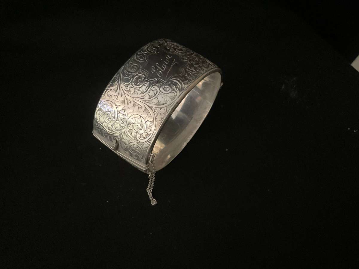 A beautiful vintage sterling silver hinged bracelet inscribed Elaine