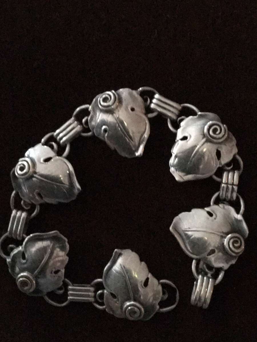 A beautiful Candida sterling silver leaf bracelet