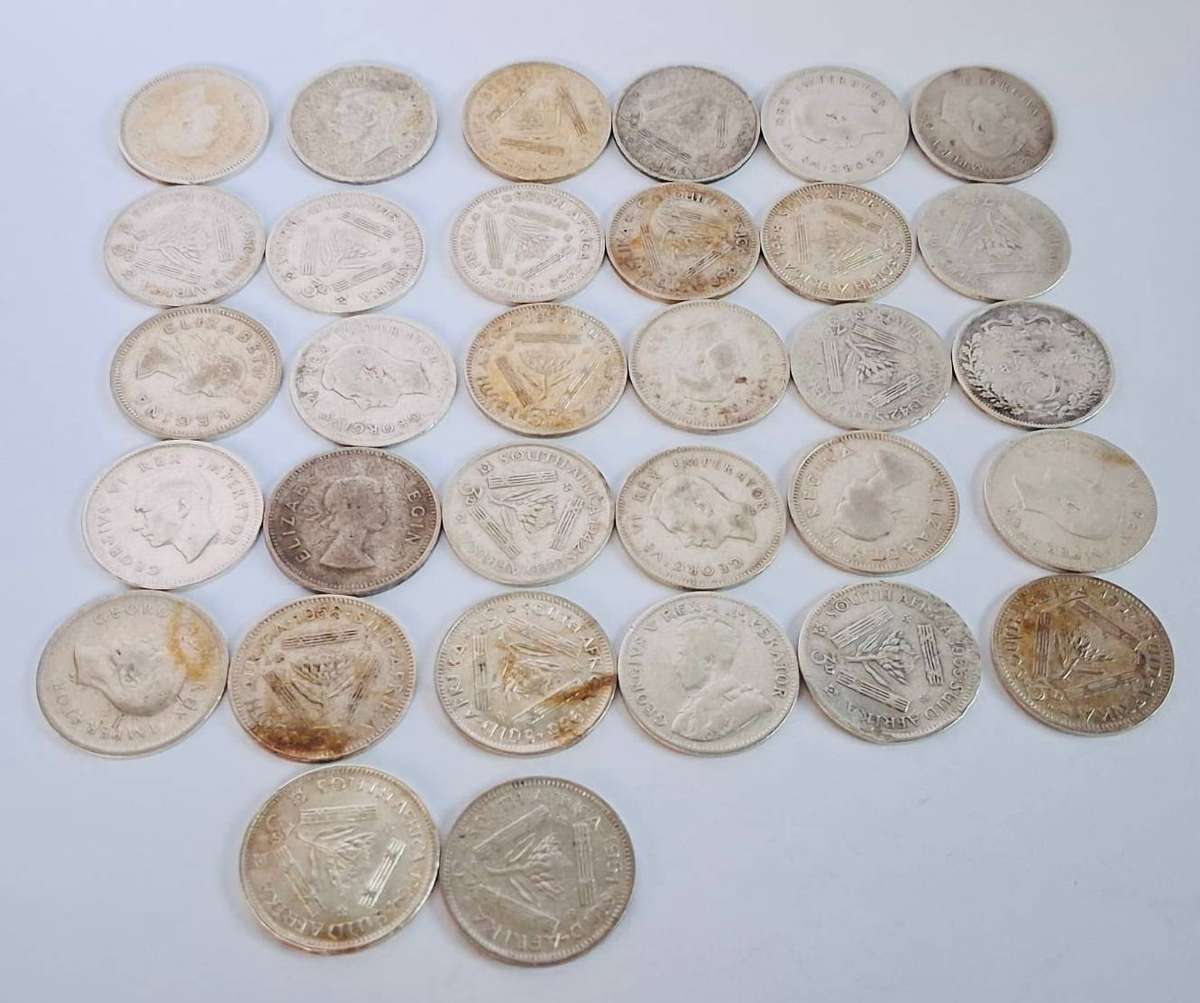 32 SILVER THREEPENCE - BID PER COIN TO TAKE ALL -