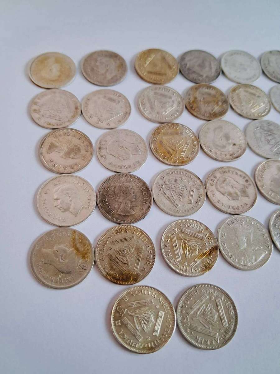 32 SILVER THREEPENCE - BID PER COIN TO TAKE ALL -