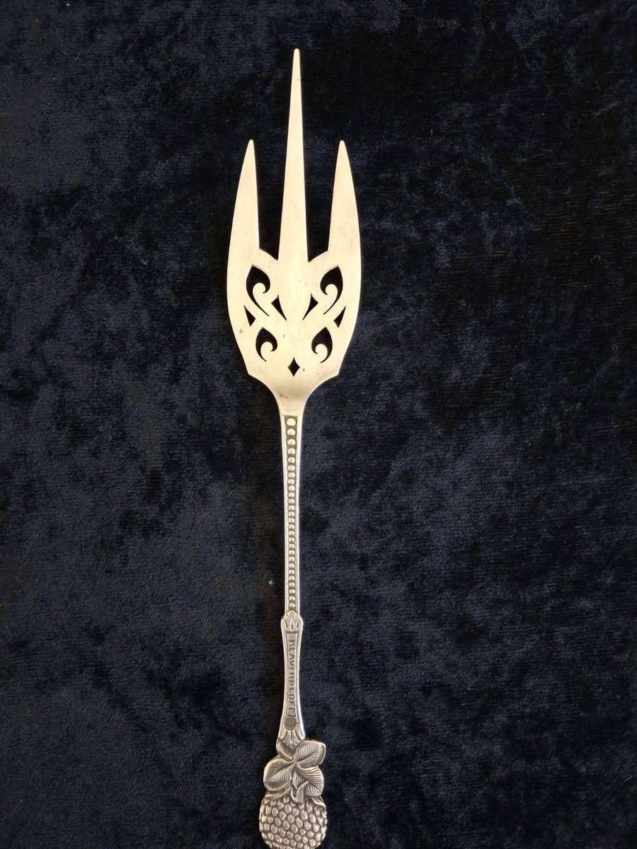SILVER 925 FISH SERVING FORK 45.9grams