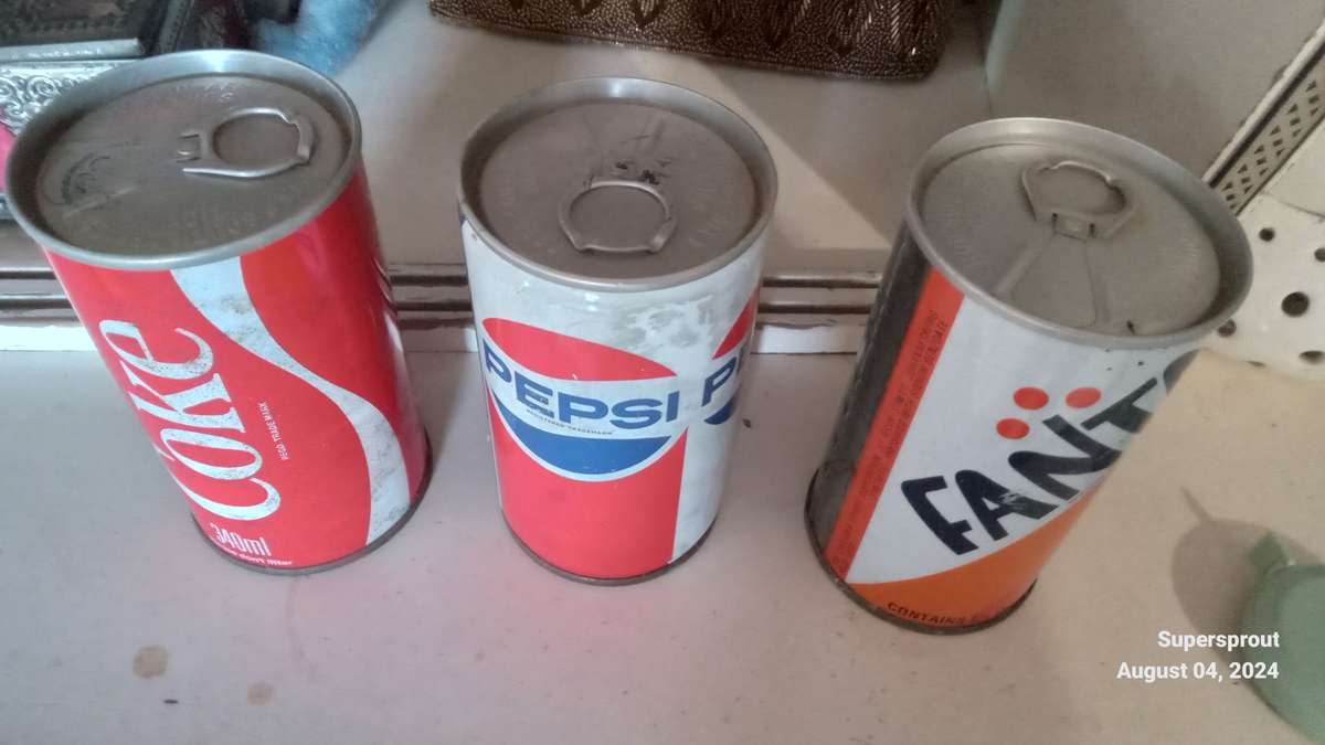 Vintage Coca-cola, Fanta & Pepsi cool drink tins.