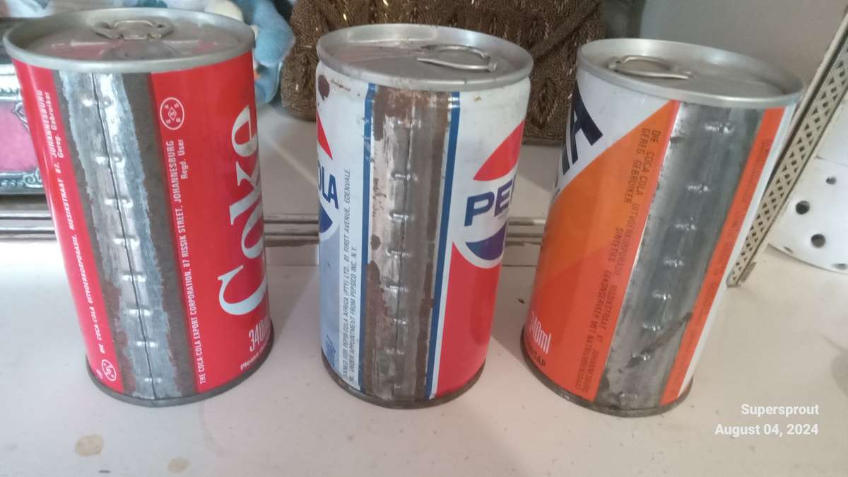 Vintage Coca-cola, Fanta & Pepsi cool drink tins.