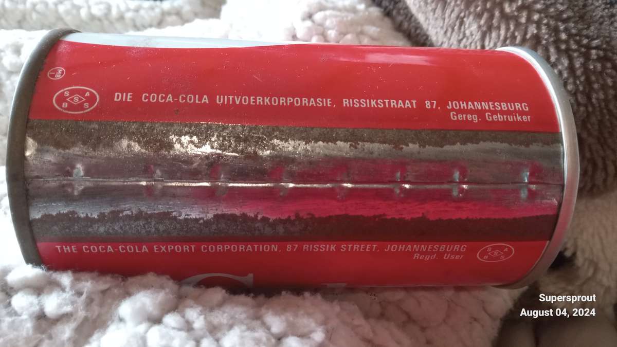 Vintage Coca-cola, Fanta & Pepsi cool drink tins.