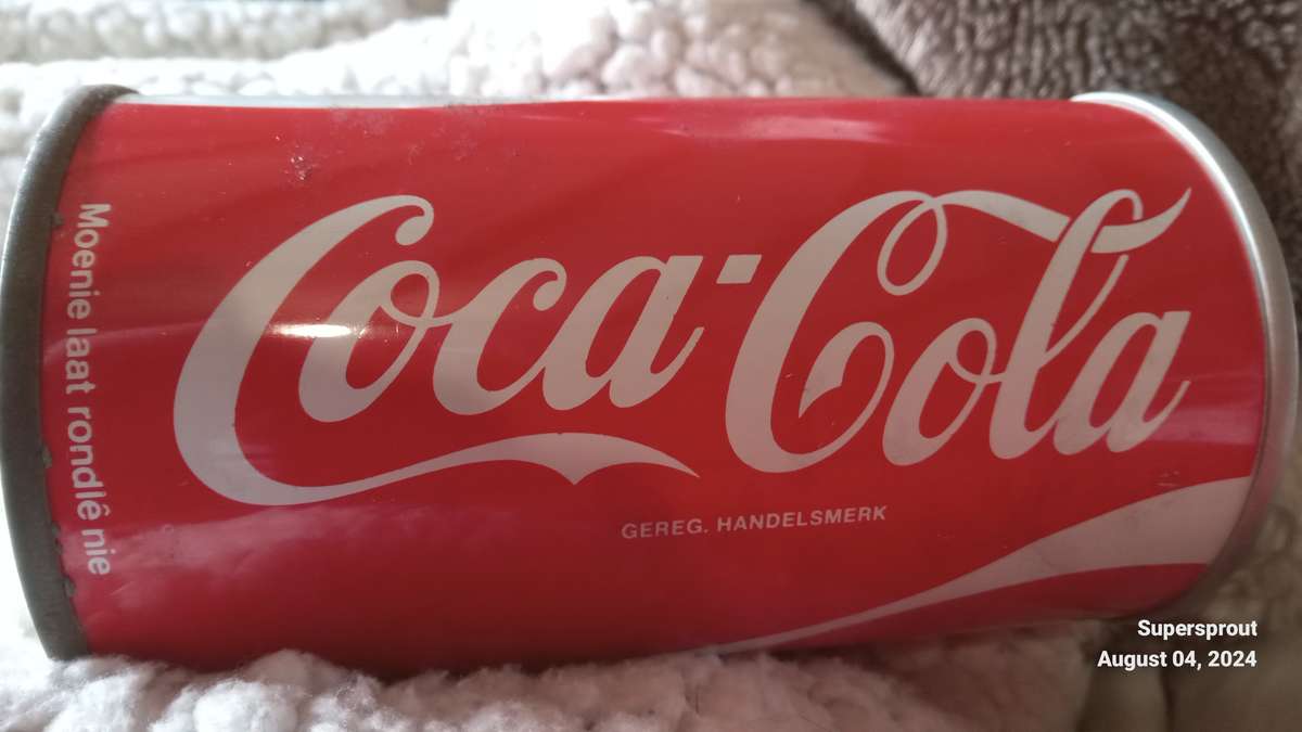 Vintage Coca-cola, Fanta & Pepsi cool drink tins.