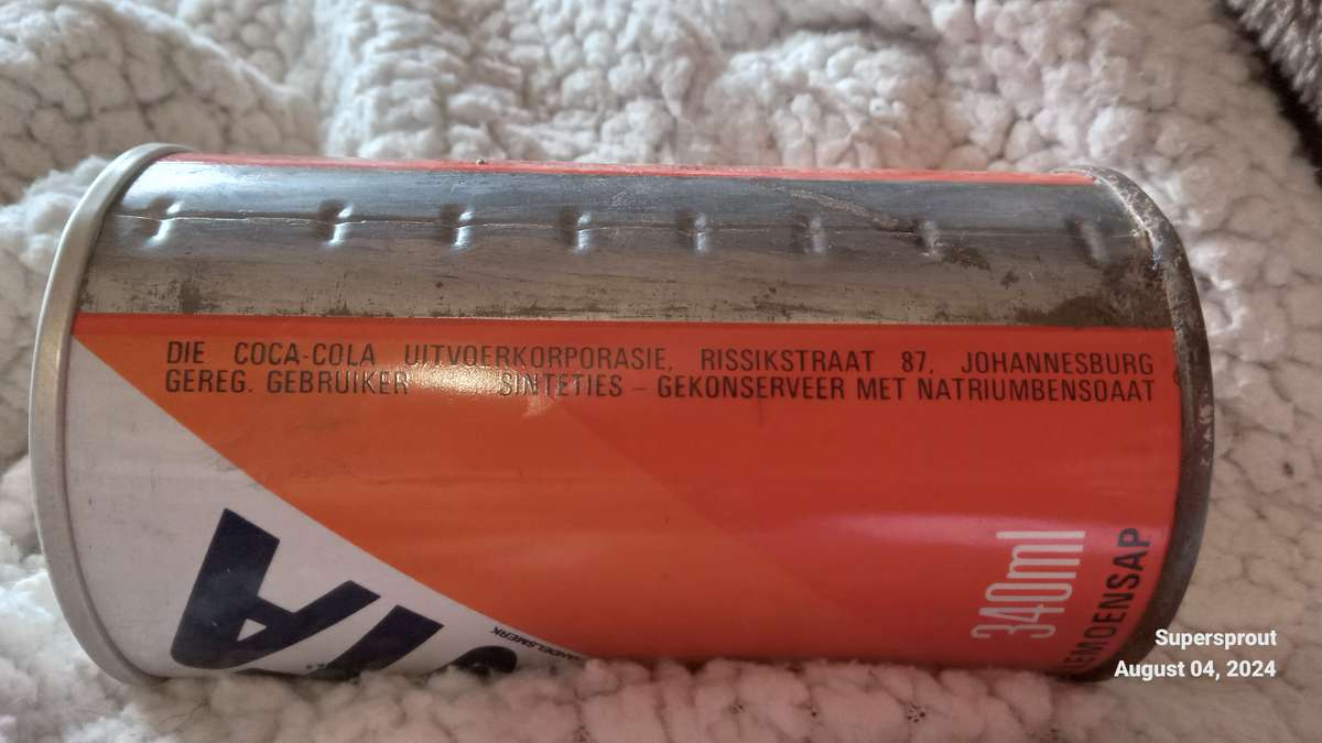 Vintage Coca-cola, Fanta & Pepsi cool drink tins.