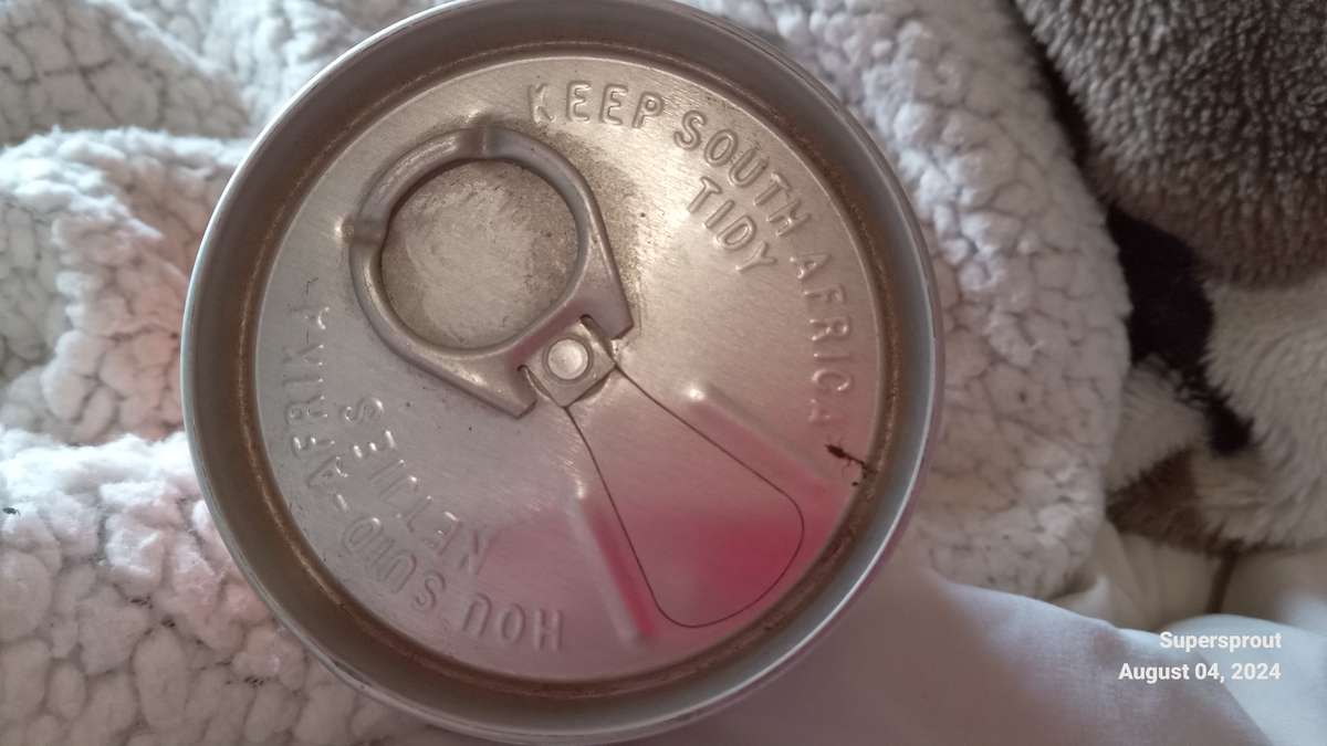 Vintage Coca-cola, Fanta & Pepsi cool drink tins.