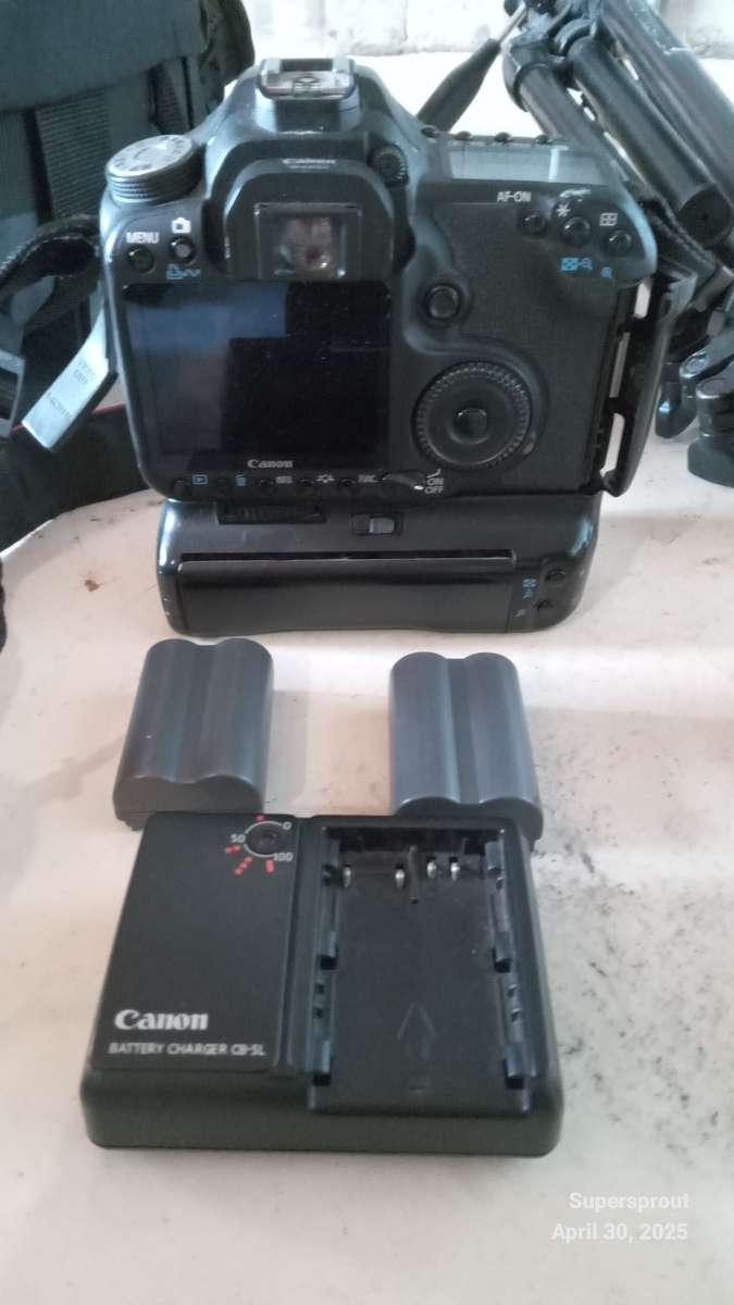 Secondhsnd Canon EOS 50D camera with accessories used good condition