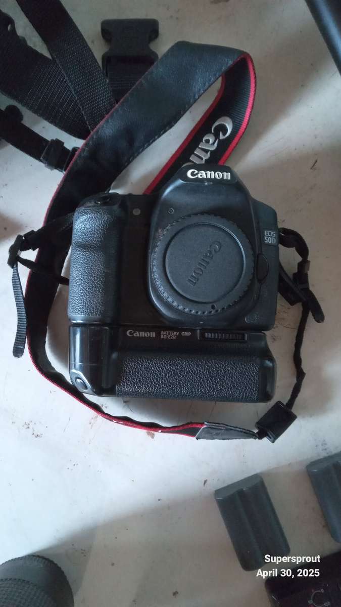 Secondhsnd Canon EOS 50D camera with accessories used good condition