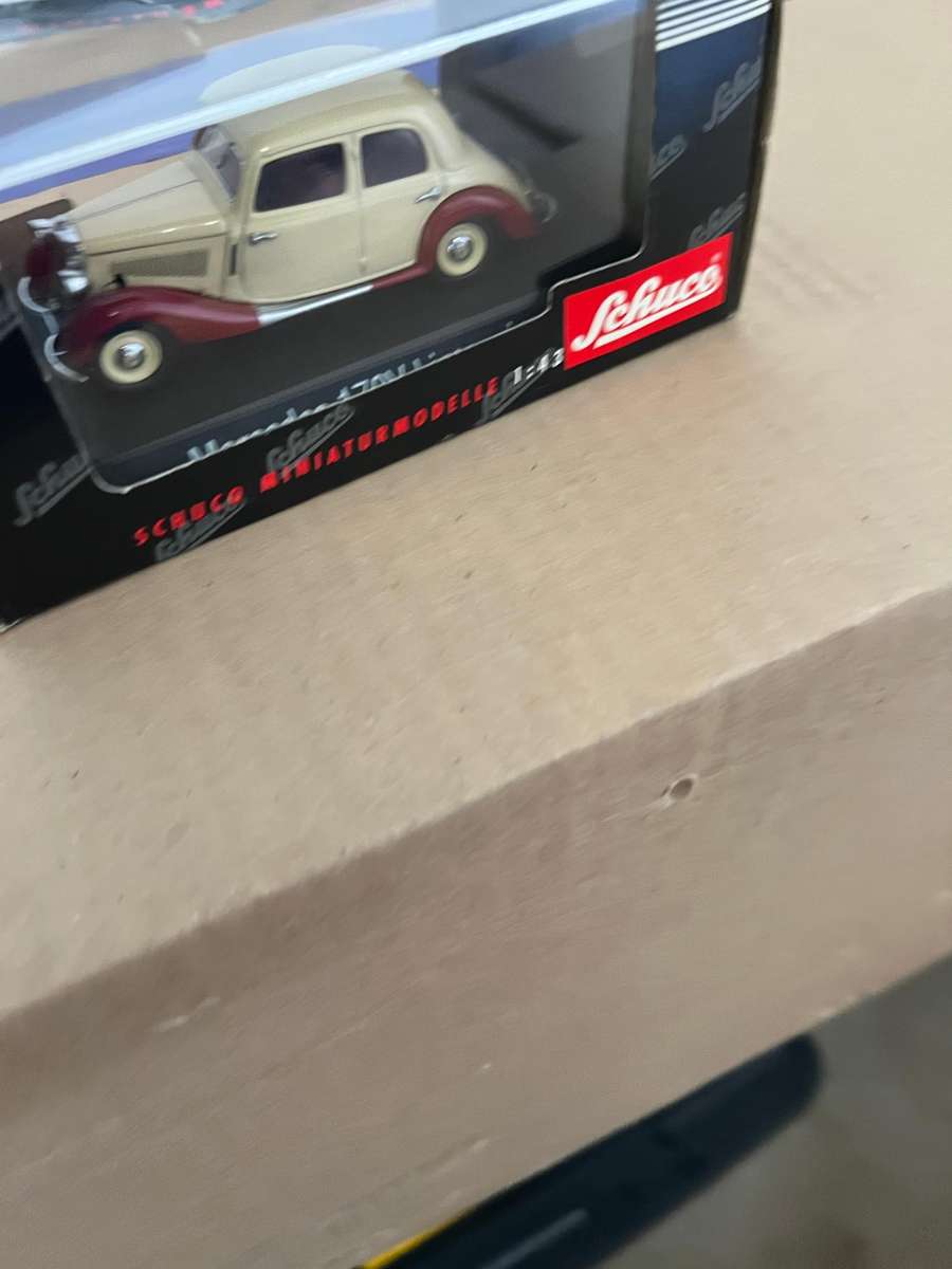 Schuco Mercedes 170V Limousine 1:43