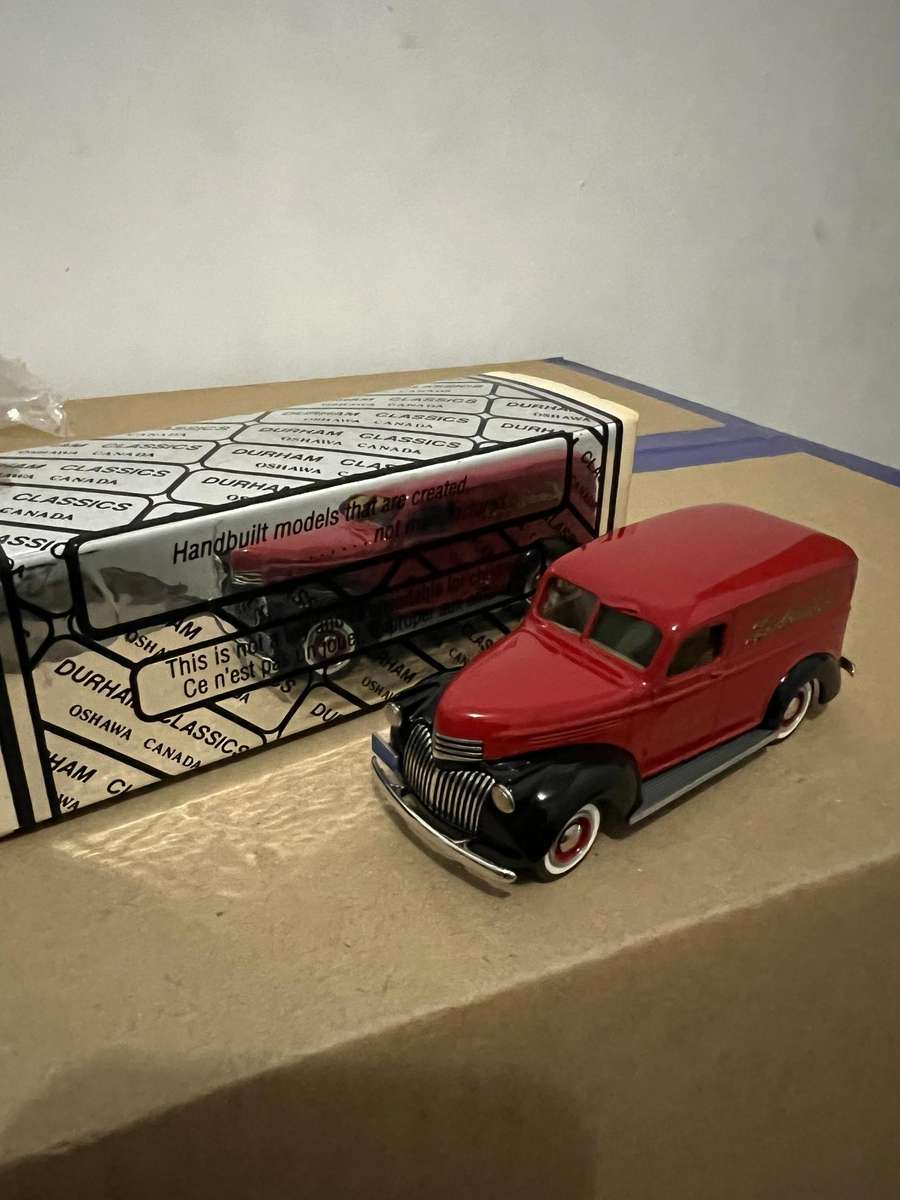 Durham Classics - 1941 Chevrolet Panel Delivery Van "Labatt's" (DC-12B)