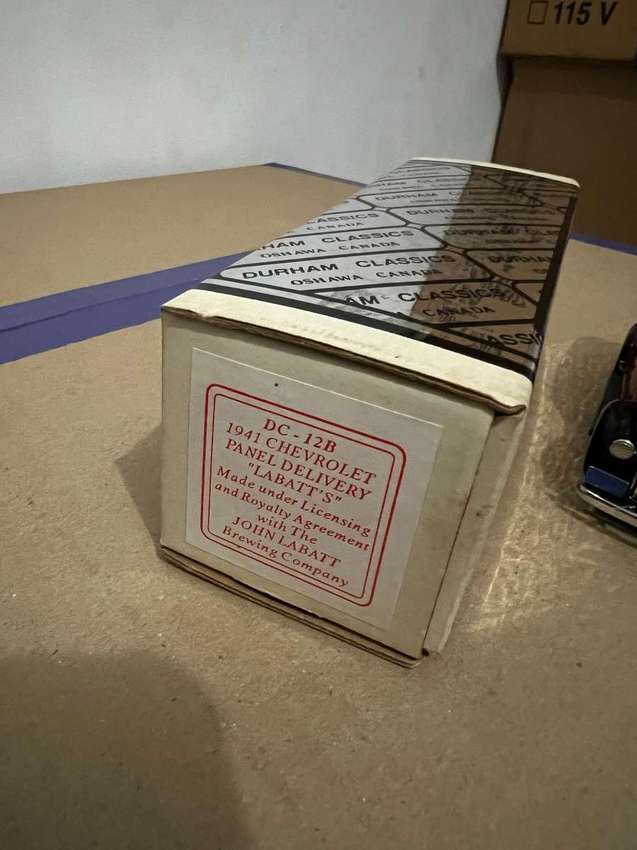 Durham Classics - 1941 Chevrolet Panel Delivery Van "Labatt's" (DC-12B)