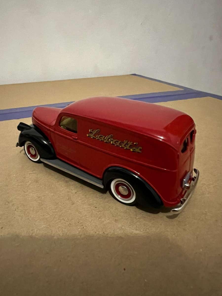 Durham Classics - 1941 Chevrolet Panel Delivery Van "Labatt's" (DC-12B)