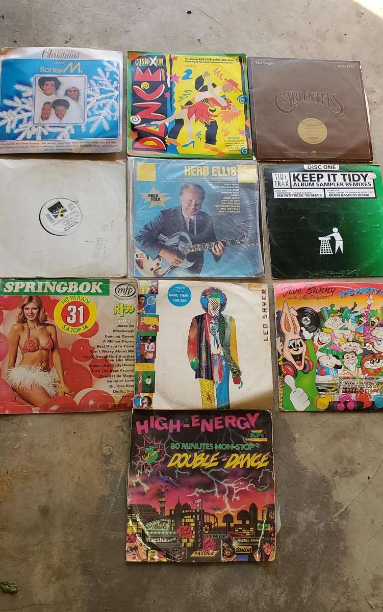 Kenwood Turntable with vinyl records