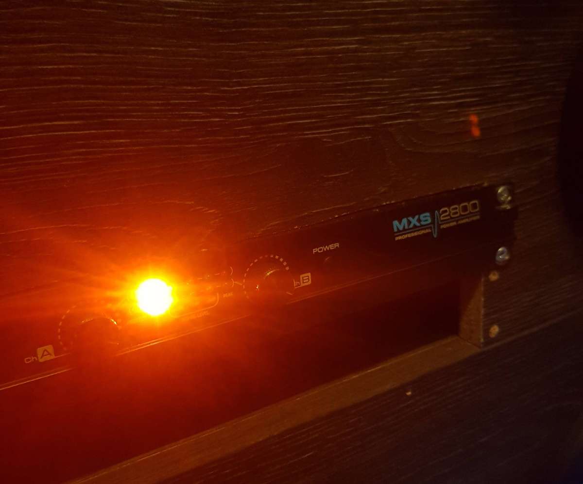 Samson MXS2800 Professional Power Amplifier