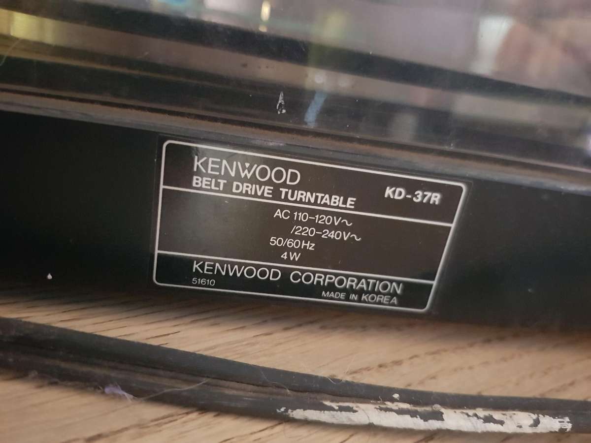 Kenwood Turntable with vinyl records