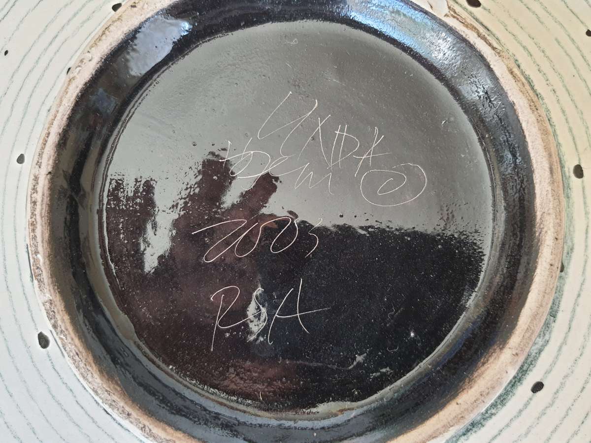 A VINTAGE CERAMIC PLATTER WITH PENCIL ART BAKED BY ARTIST LINDA HOGEN 2003