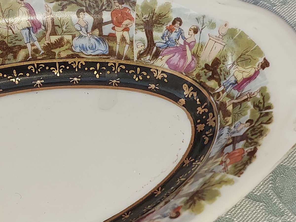 A VINTAGE PORCELAIN OVAL SERVING BOWL