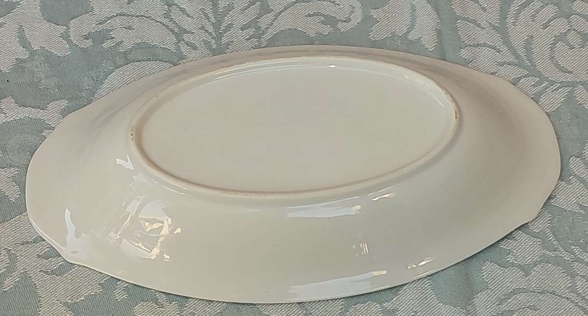 A VINTAGE PORCELAIN OVAL SERVING BOWL