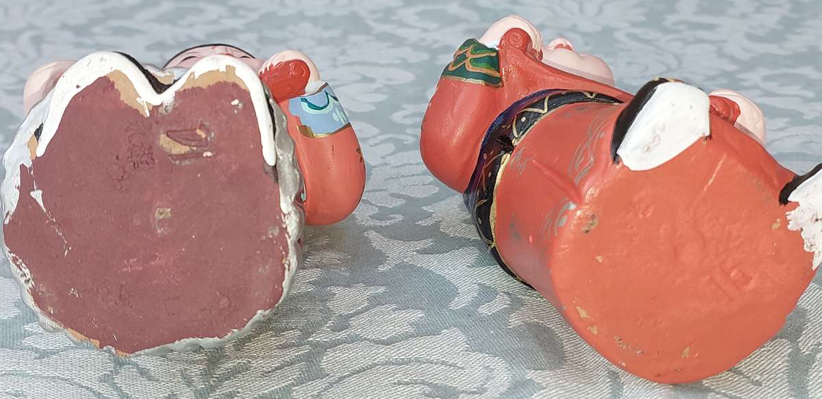 A VINTAGE SET OF JAPANESE FIGURINES 24 CMS IN HEIGHT