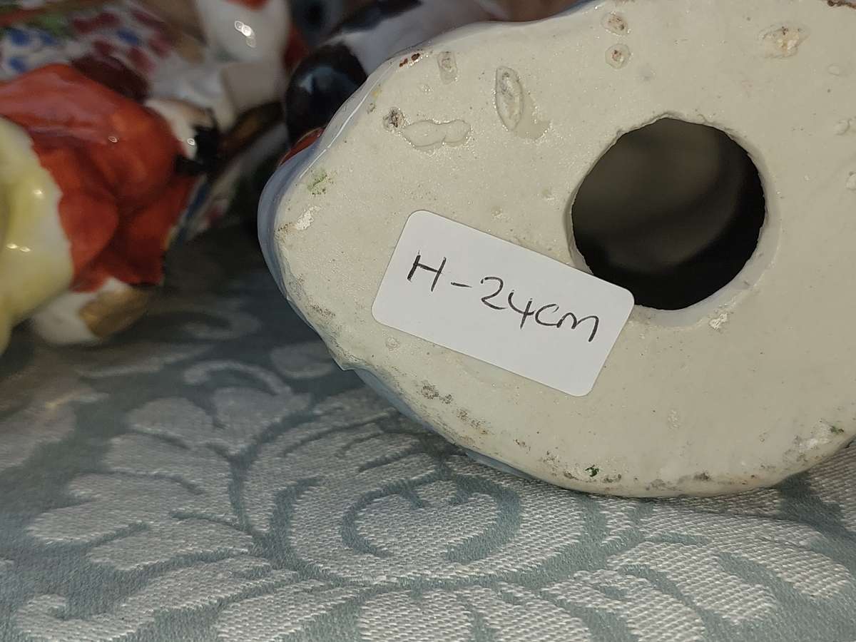 A VINTAGE SET OF JAPANESE FIGURINES 24 CMS IN HEIGHT