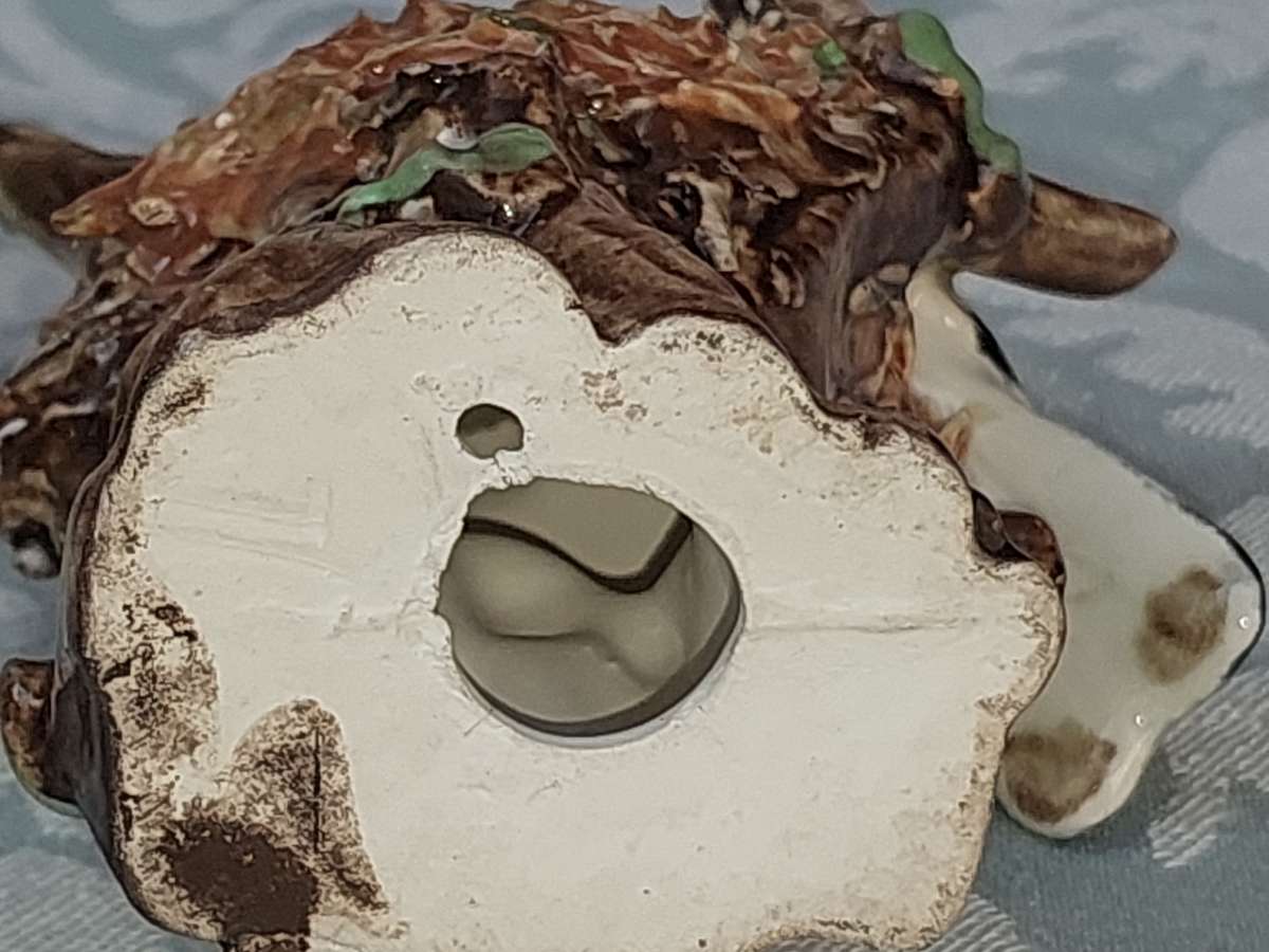 A VINTAGE AND ANTIQUE COLLECTION OF PORCELAIN FIGURINES