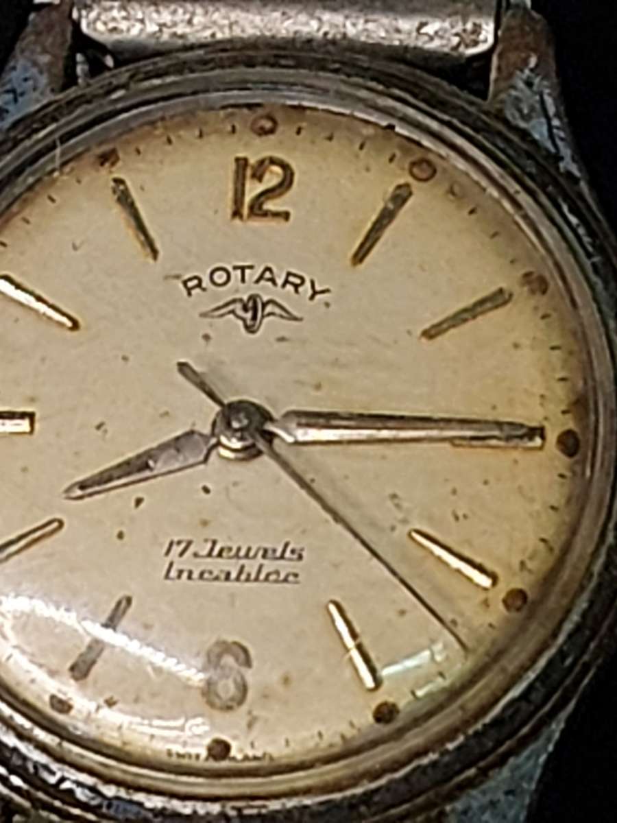 TWO VINTAGE WATCHES