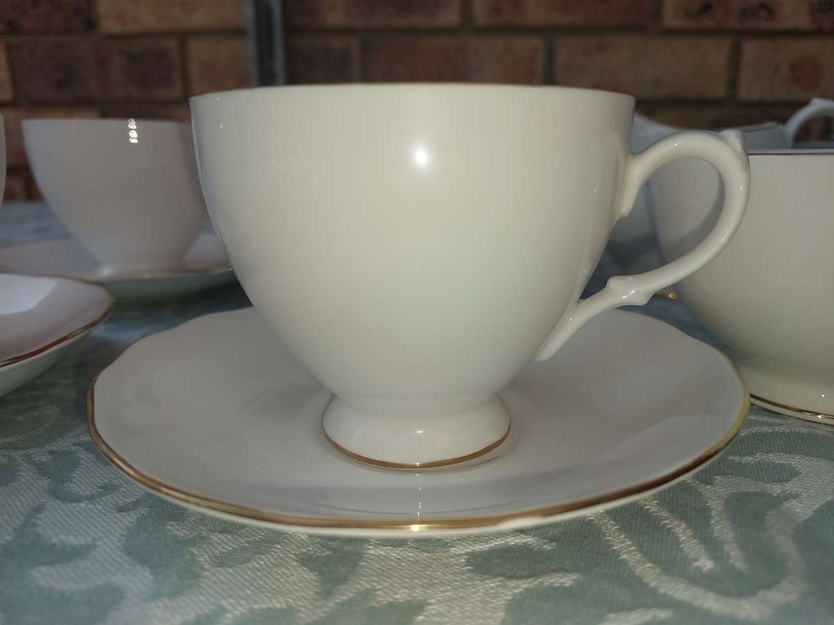 A VINTAGE 12-PIECE TEA SET BONE CHINA E969 QUEEN ANNE