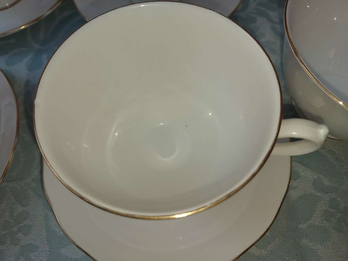 A VINTAGE 12-PIECE TEA SET BONE CHINA E969 QUEEN ANNE