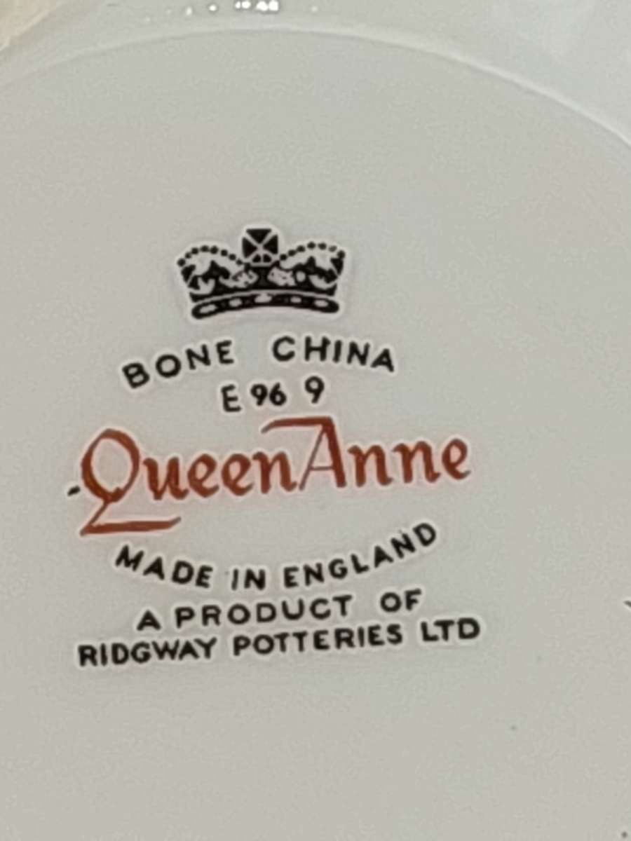 A VINTAGE 12-PIECE TEA SET BONE CHINA E969 QUEEN ANNE