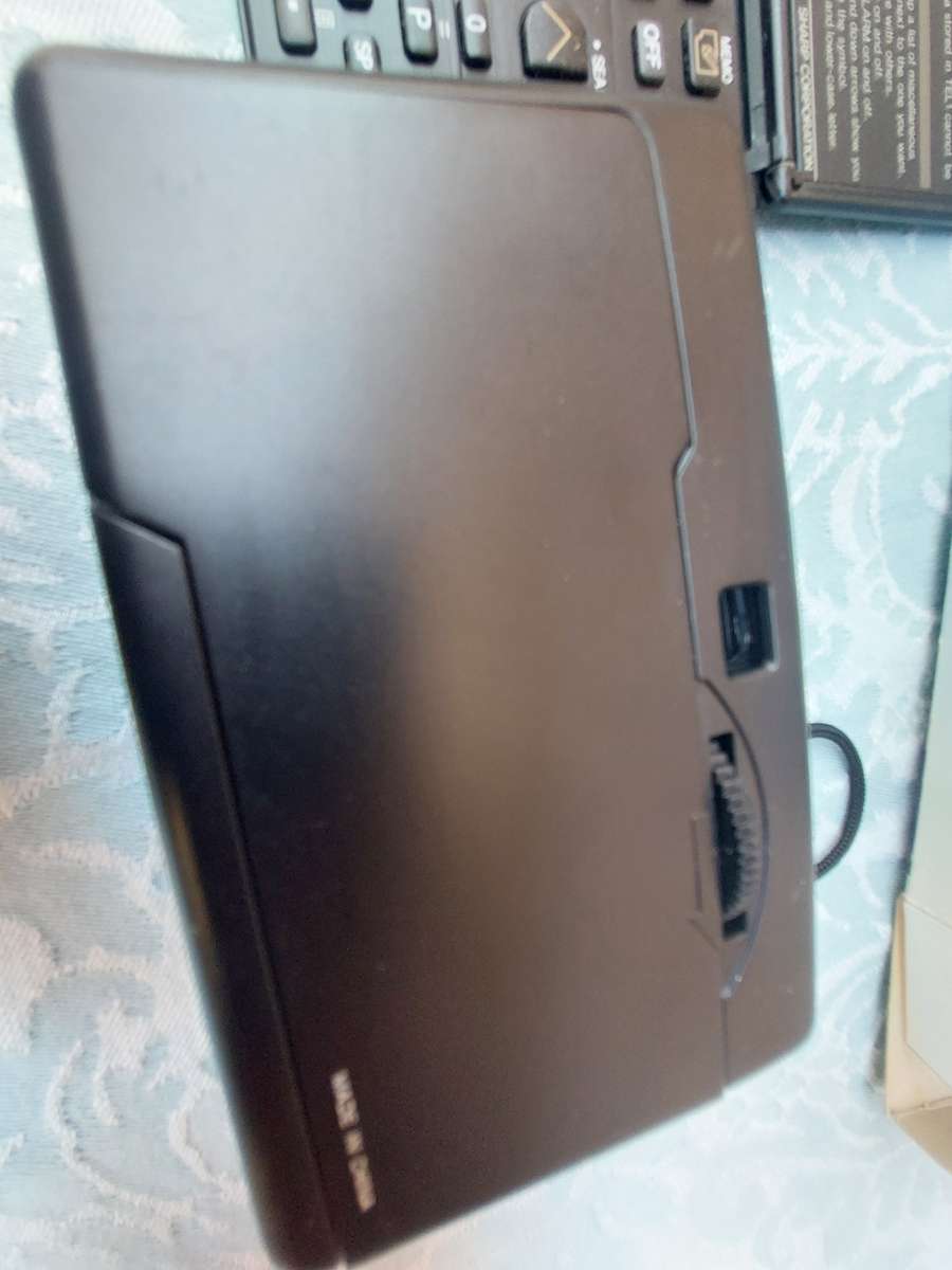 A VINTAGE COLLECTION OF JOBLOT CAMERAS AND FINANCIAL CALCULATORS