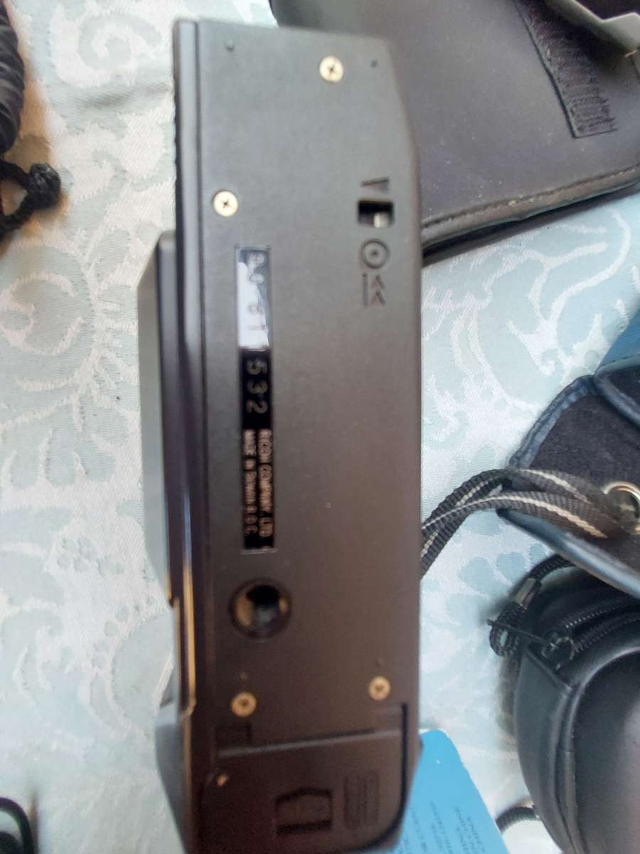 A VINTAGE COLLECTION OF JOBLOT CAMERAS AND FINANCIAL CALCULATORS