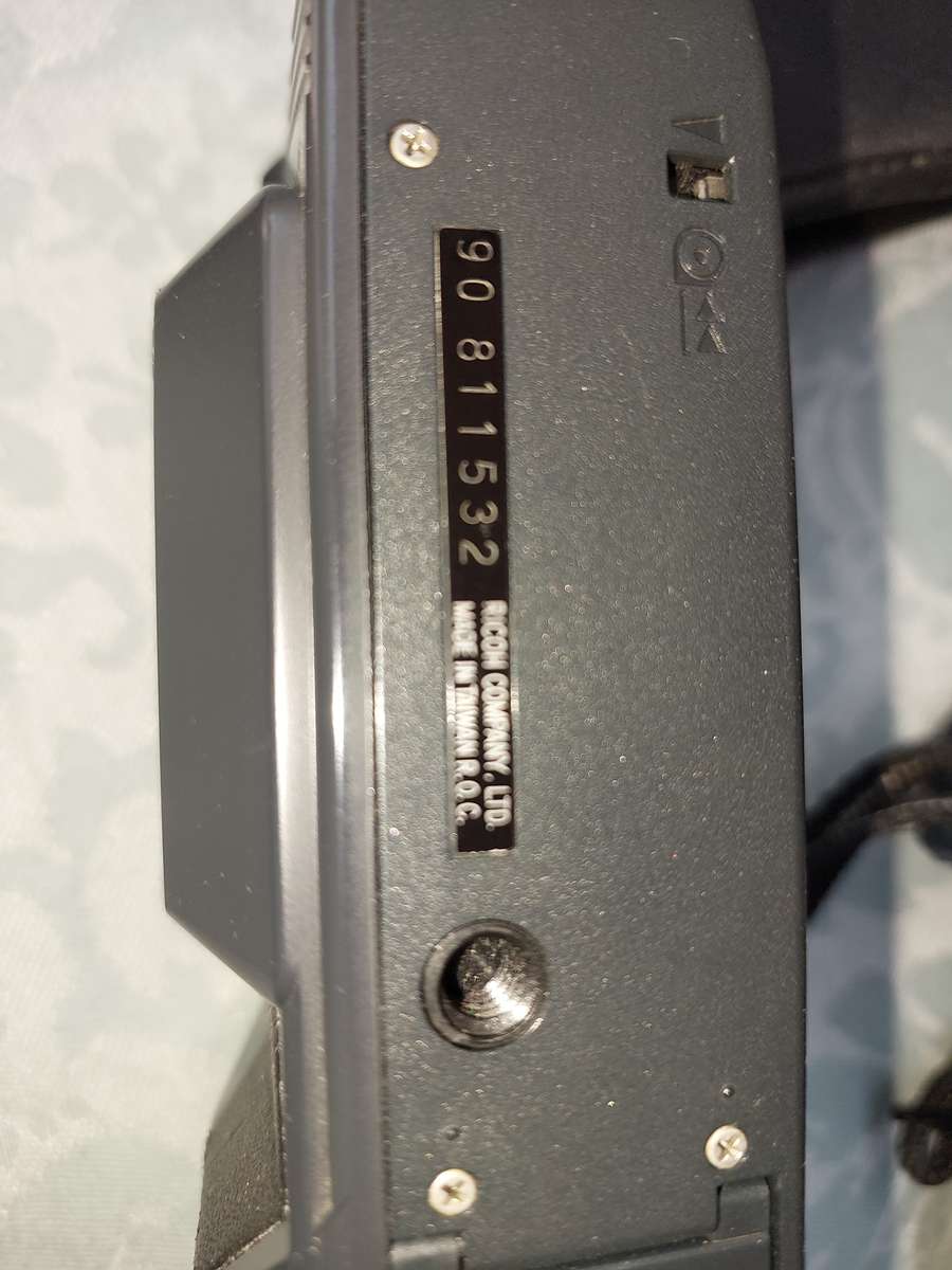 A VINTAGE COLLECTION OF JOBLOT CAMERAS AND FINANCIAL CALCULATORS