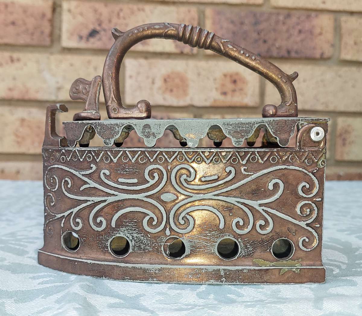 AN ART DECOR COPPER ANTIQUE STYLE IRON