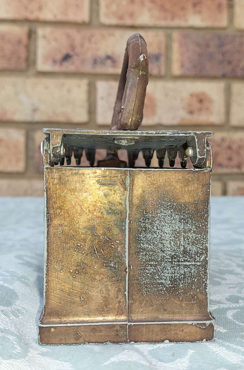 AN ART DECOR COPPER ANTIQUE STYLE IRON