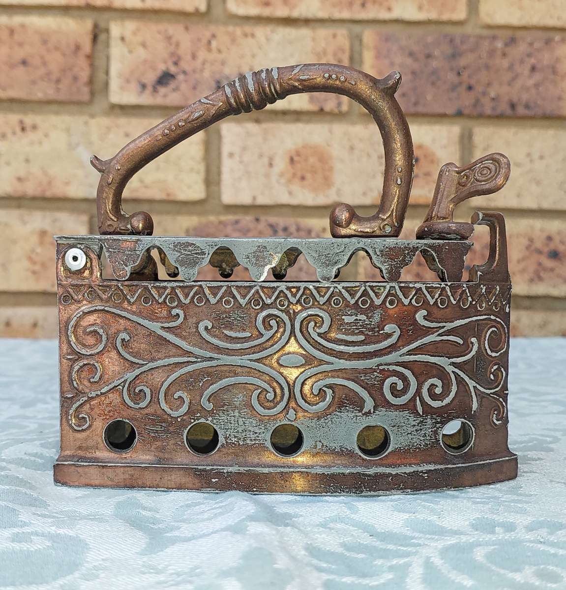 AN ART DECOR COPPER ANTIQUE STYLE IRON