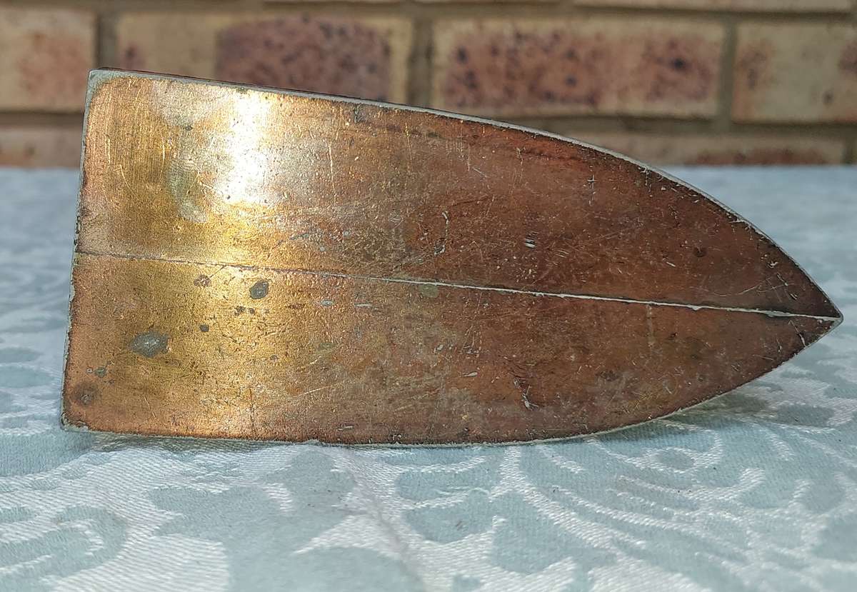 AN ART DECOR COPPER ANTIQUE STYLE IRON