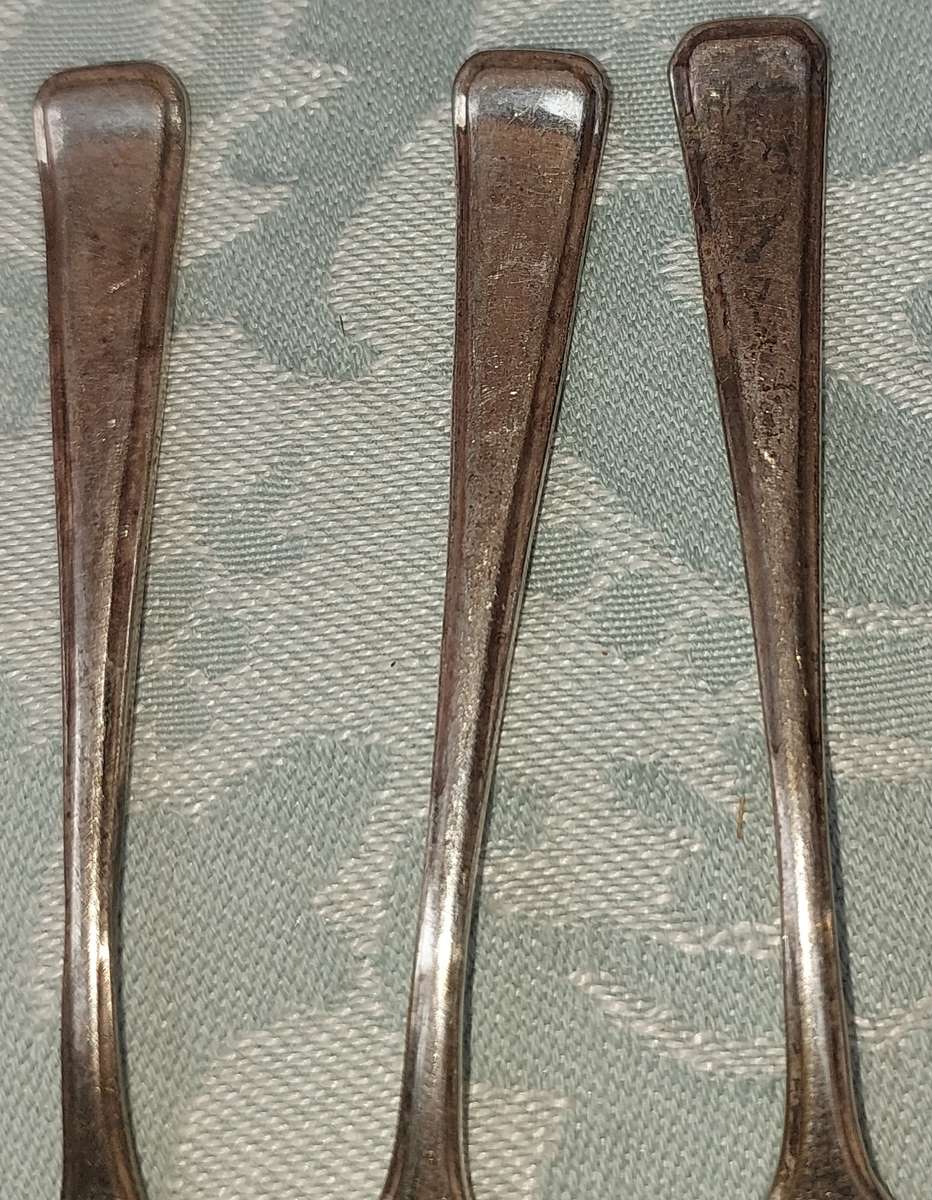 A SET OF EPNS COCKTAIL FORKS