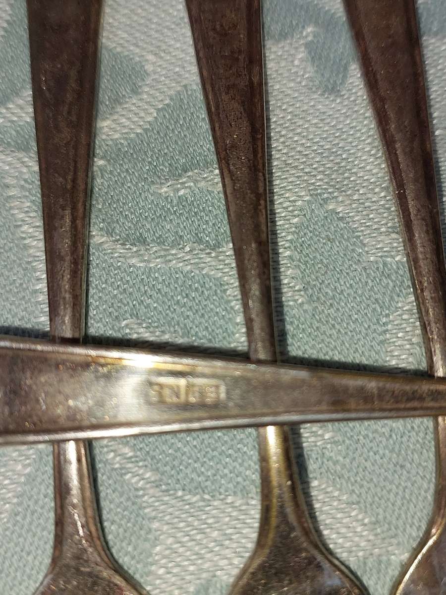 A SET OF EPNS COCKTAIL FORKS